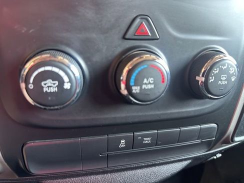 Used 2019 RAM 1500 Classic SLT image 25