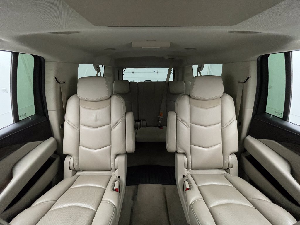 Used 2018 Cadillac Escalade ESV Premium Luxury AWD/4WD image 33
