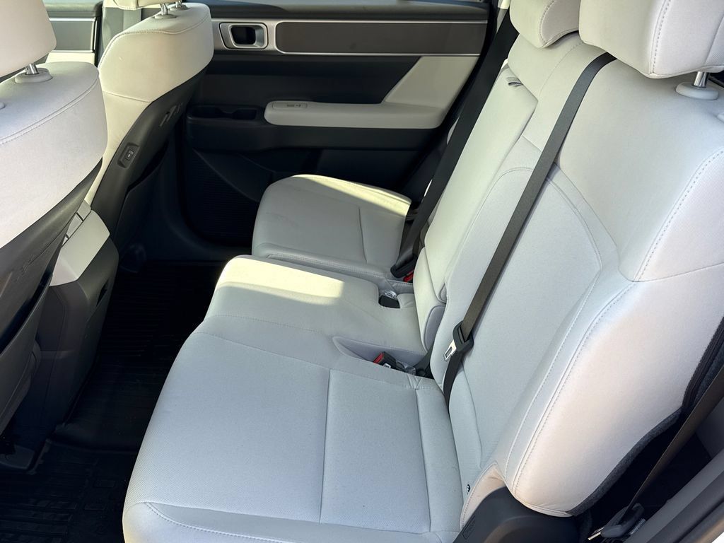 Used 2026 Hyundai Santa Fe SE FWD image 15