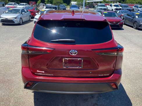 Used 2022 Toyota Highlander XLE AWD/4WD image 11