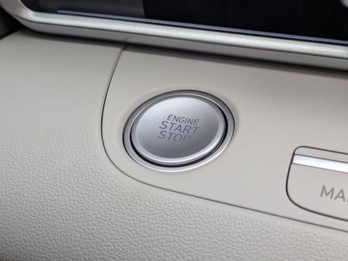 New 2025 Hyundai Elantra Limited image 13