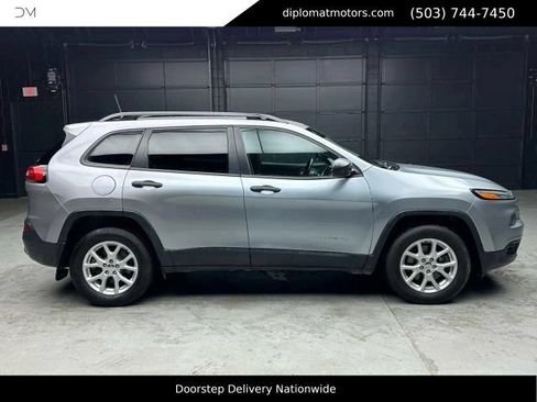Used 2018 Jeep Cherokee Sport w/ Cold Weather Group AWD/4WD image 8