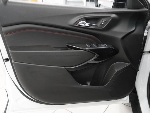Certified 2024 Chevrolet Trax RS w/ Sunroof Package FWD image 17