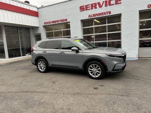 Used 2023 Honda CR-V EX image 3