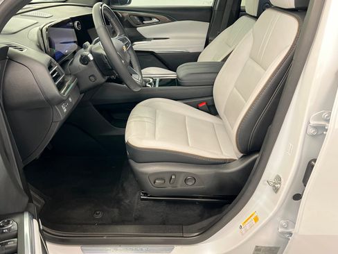 Used 2025 Chevrolet Traverse High Country image 18
