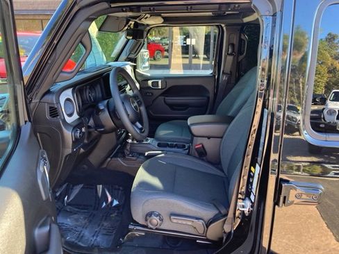 Used 2024 Jeep Wrangler Unlimited image 12