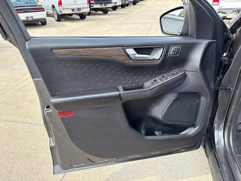 Used 2020 Ford Escape Titanium AWD/4WD image 22
