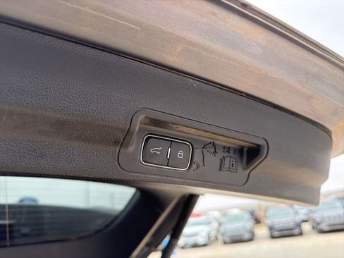 Used 2021 Ford Explorer XLT image 21