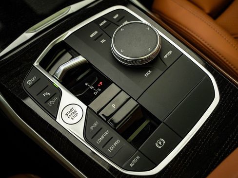 Used 2024 BMW 330i xDrive Sedan w/ Premium Package image 35