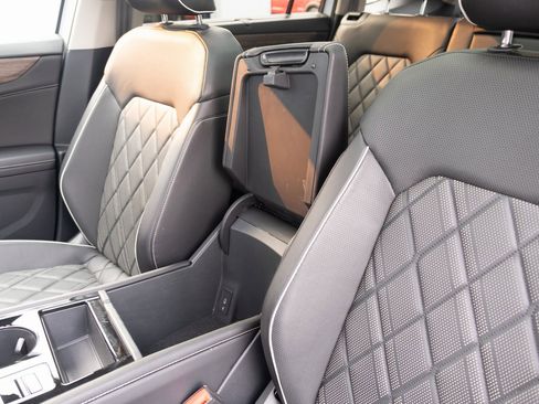 Used 2024 Volkswagen Atlas SEL Premium R-Line image 9