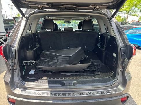 Used 2019 Toyota Highlander XLE AWD/4WD image 19