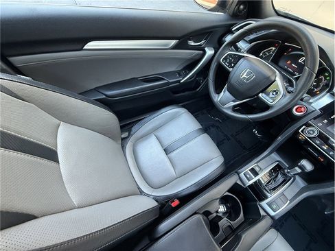 Used 2017 Honda Civic Touring image 10