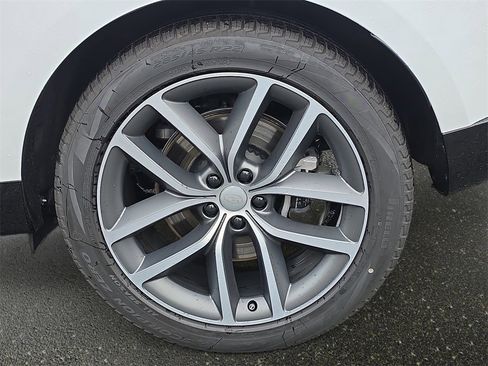 New 2025 Land Rover Range Rover SE image 35