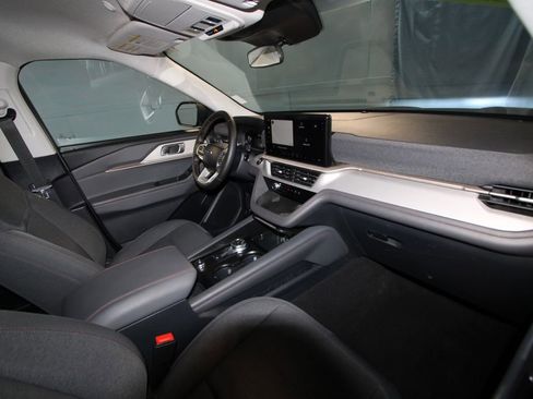 Used 2025 Ford Explorer Active image 23