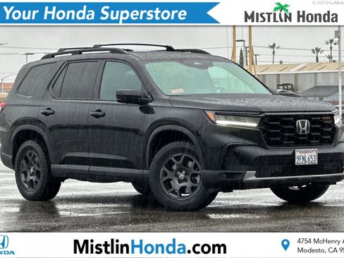 Certified 2023 Honda Pilot TrailSport image 1