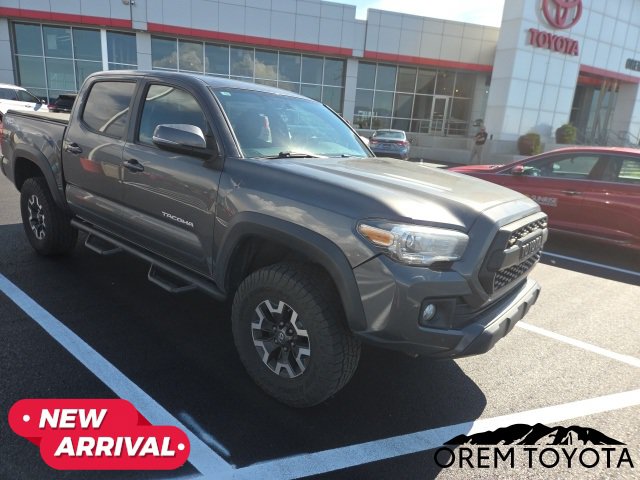 Used 2017 Toyota Tacoma TRD Off-Road w/ Premium & Technology Package AWD/4WD image 11
