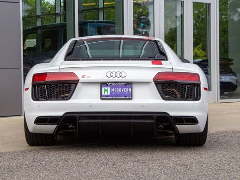 Used 2018 Audi R8 V10 w/ Premium Package RWD image 9