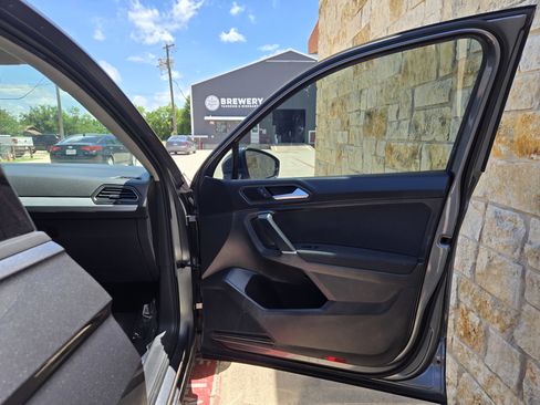 Used 2020 Volkswagen Tiguan S FWD image 8