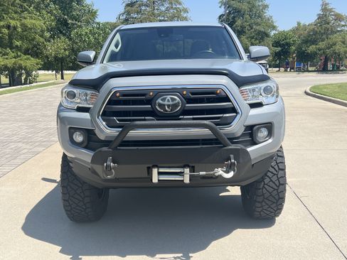 Used 2019 Toyota Tacoma SR5 AWD/4WD image 3