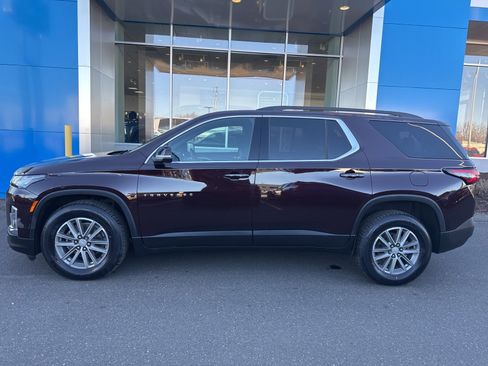 Used 2023 Chevrolet Traverse LT w/ Rear Camera Mirror Package image 9