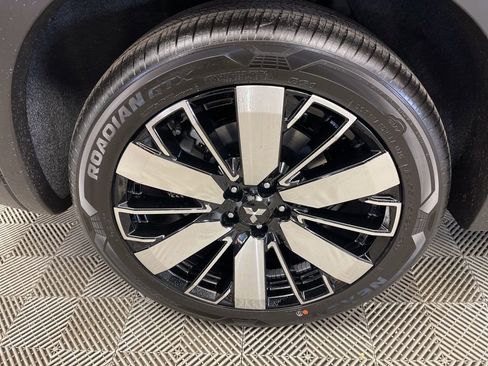 New 2025 Mitsubishi Outlander SE image 33