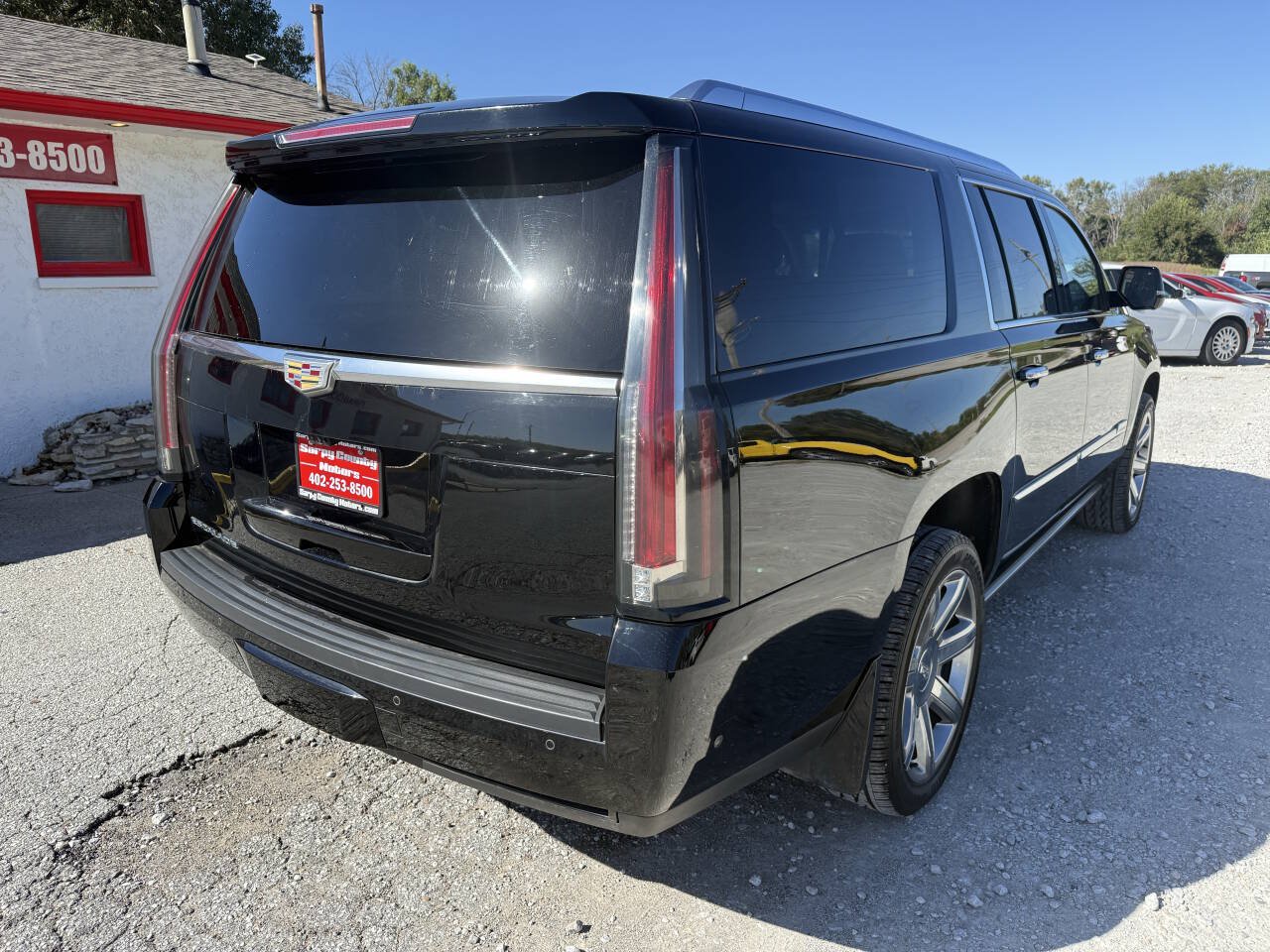 Used 2017 Cadillac Escalade ESV Premium Luxury AWD/4WD image 4