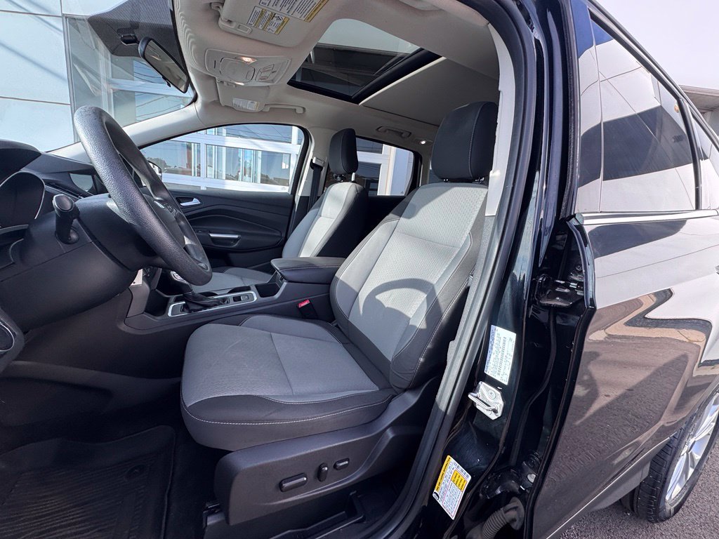 Used 2018 Ford Escape SE w/ SE Sync 3 Package AWD/4WD image 14