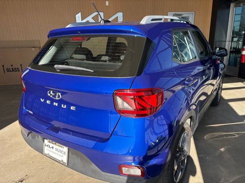 Used 2024 Hyundai Venue SEL FWD image 13