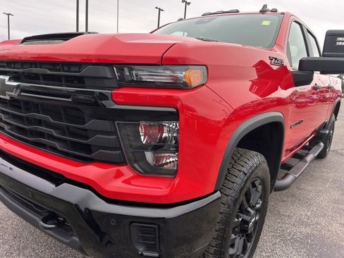 Used 2025 Chevrolet Silverado 2500 Custom w/ Custom Value Package image 9