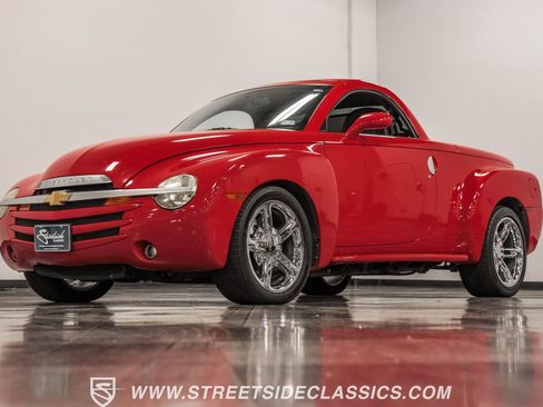 Used 2003 Chevrolet SSR w/ Preferred Equipment Group RWD image 23