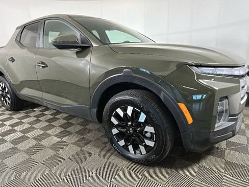 Used 2025 Hyundai Santa Cruz SE FWD image 2