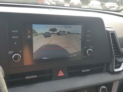 Used 2025 Kia Sportage LX FWD image 19