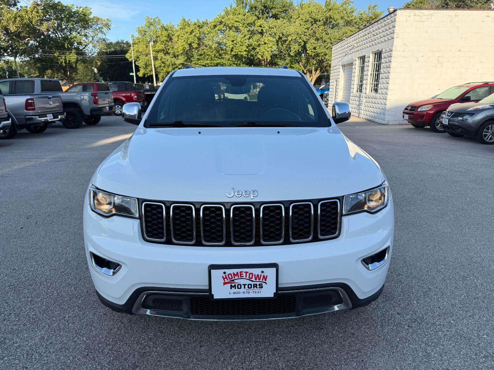 Used 2019 Jeep Grand Cherokee Limited AWD/4WD image 2