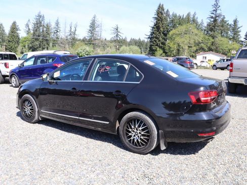 Used 2017 Volkswagen Jetta SEL FWD image 3