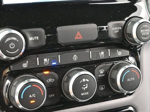 Used 2022 RAM 1500 Laramie AWD/4WD image 22