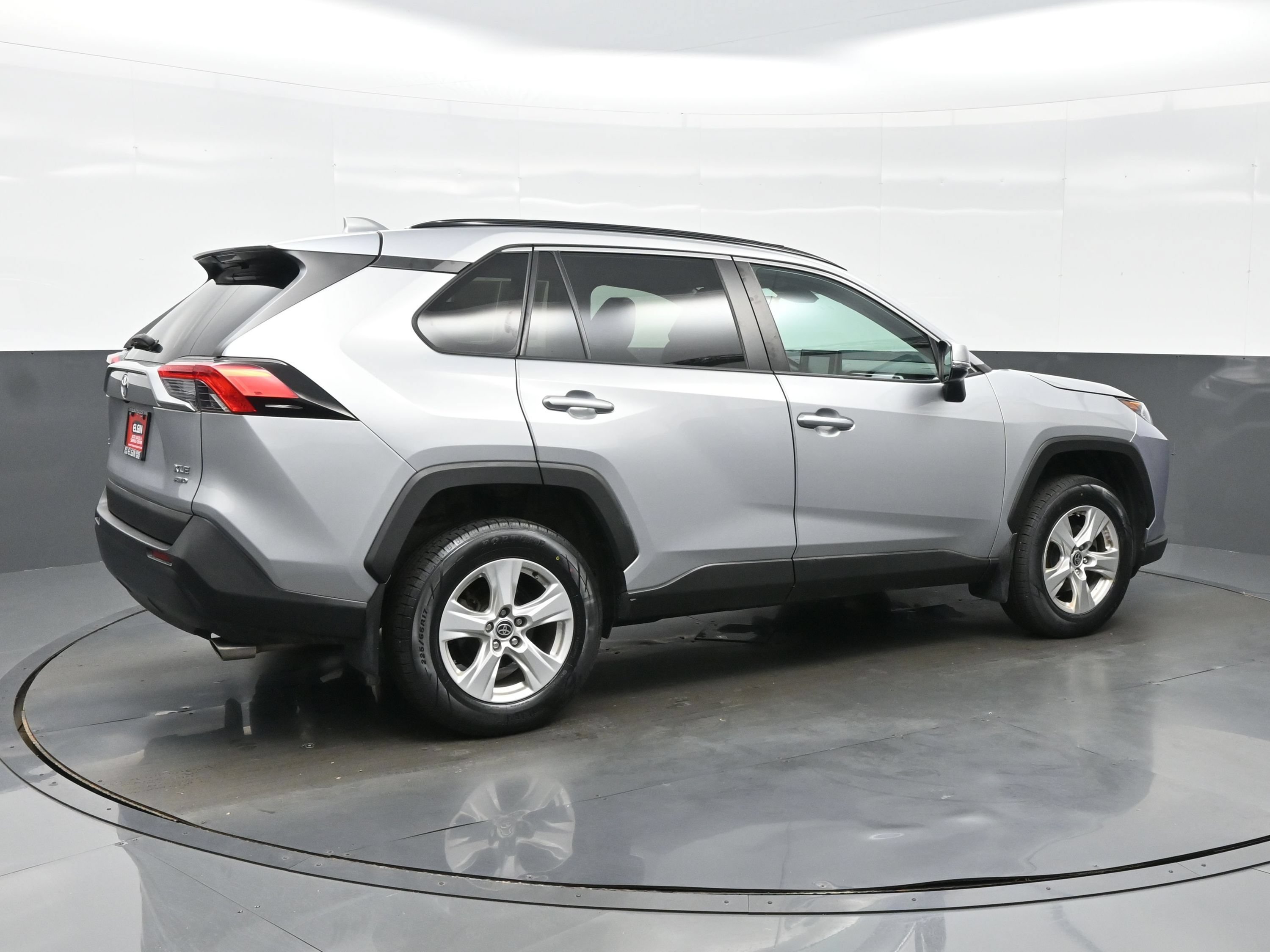 Used 2021 Toyota RAV4 XLE AWD/4WD image 6