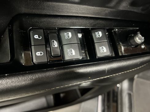 Used 2023 Jeep Wagoneer L Series II AWD/4WD image 30