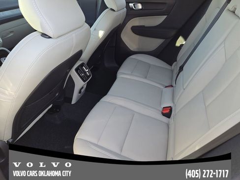 Certified 2024 Volvo XC40 B5 Ultimate w/ Protection Package Premier image 29