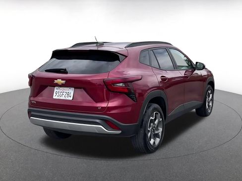 Used 2025 Chevrolet Trax LT FWD image 15