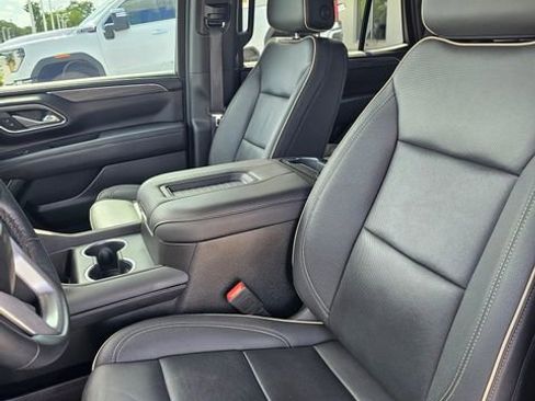 Used 2023 GMC Yukon SLT w/ SLT Premium Package AWD/4WD image 15