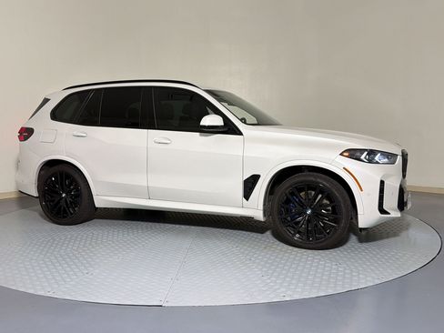 Used 2026 BMW X5 xDrive40i w/ M Sport Package AWD/4WD image 5