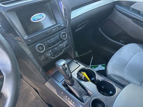 Used 2017 Ford Explorer XLT w/ Equipment Group 202A image 14
