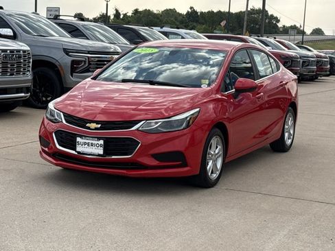 Used 2018 Chevrolet Cruze LT w/ Convenience Package FWD image 7