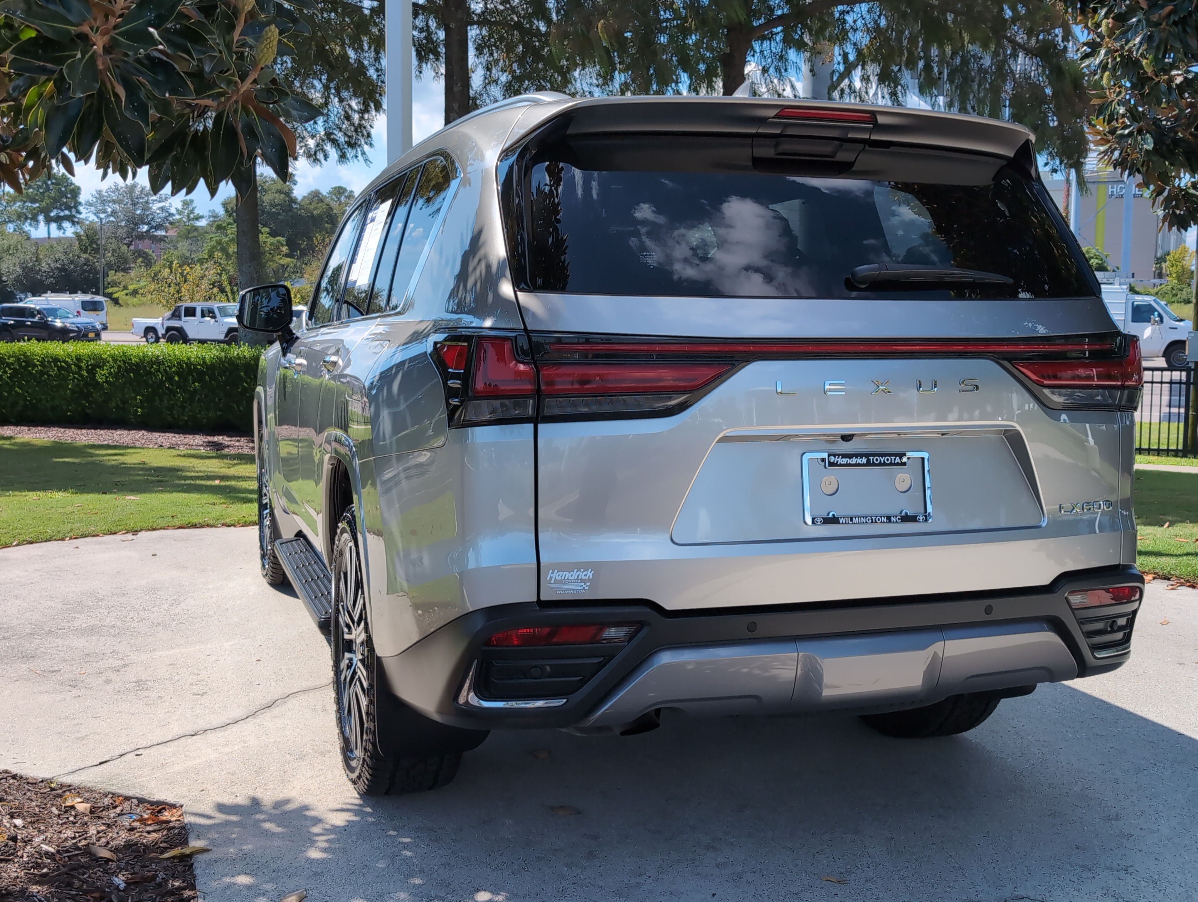 Used 2024 Lexus LX 600 4WD w/ Luxury Package image 8