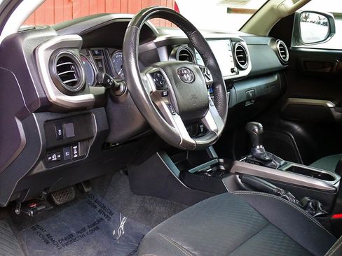 Used 2021 Toyota Tacoma SR5 w/ Trail Edition AWD/4WD image 22