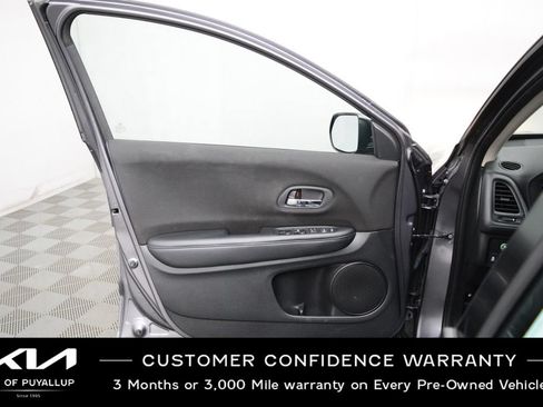 Used 2018 Honda HR-V LX image 9