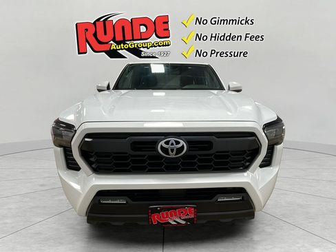Used 2024 Toyota Tacoma TRD Off-Road AWD/4WD image 9