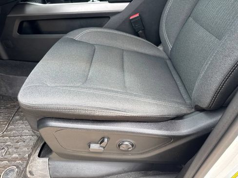 Used 2022 RAM 1500 Big Horn AWD/4WD image 3
