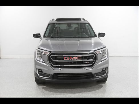 Used 2024 GMC Terrain AT4 w/ Tech Package AWD/4WD image 2