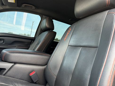 Used 2020 Nissan Titan PRO-4X w/ Pro-4x Convenience Package AWD/4WD image 19